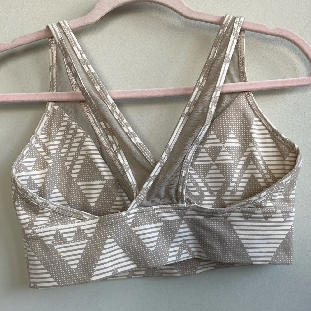 Aerie Chill Play Move Beige Cream Geometric Sports Bra with Removable Padding